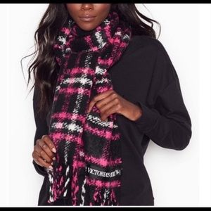 New never worn Victoria’s Secret scarf! Black/fuchsia